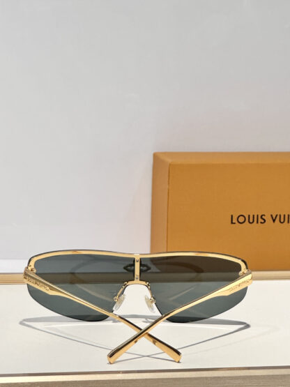 LOUIS VUITTON Fashion Sunglasses - Image 10