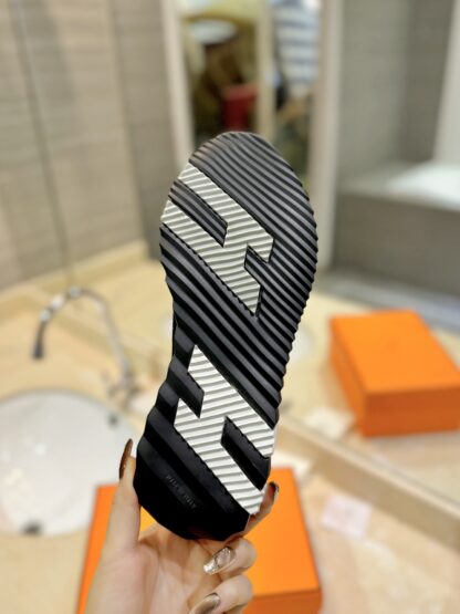 Hermès classic black couple breathable casual sports shoes - Image 9