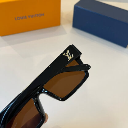 LOUIS VUITTON Fashion Sunglasses - Image 10