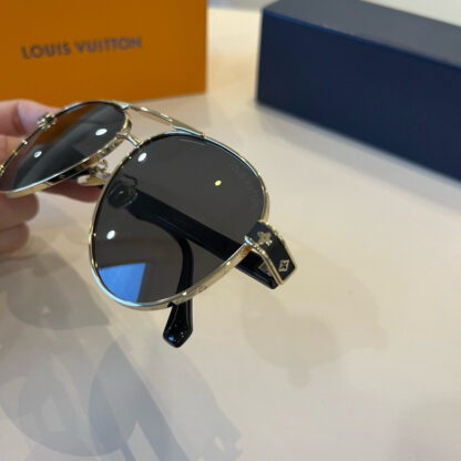 LOUIS VUITTON Fashion Sunglasses - Image 10