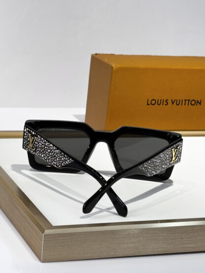 LOUIS VUITTON Fashion Sunglasses - Image 10