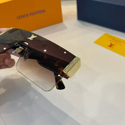 LOUIS VUITTON Fashion Sunglasses - Image 10