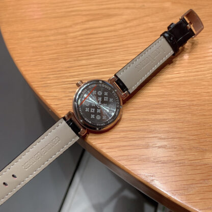 Louis Vuitton two-hand women's super popular watch - Image 9