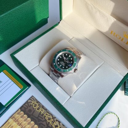 Rolex Submariner Green has a diameter of 39mm - Image 8