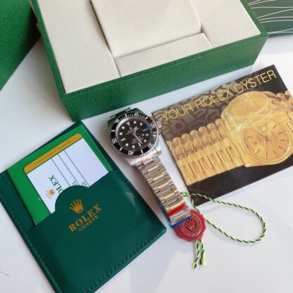 Rolex Submariner Green mechanical watch with a 39mm diameter and a black dial - Image 7