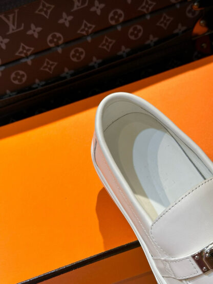Hermès Classic Men's White Soft and Durable Loafers - Image 9