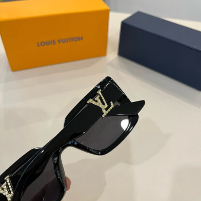 LOUIS VUITTON Fashion Sunglasses - Image 10