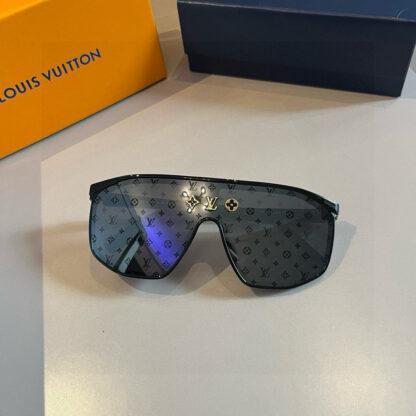 LOUIS VUITTON Fashion Sunglasses - Image 10