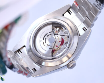 The Rolex square diamond bezel features a hollowed-out diamond-encrusted design - Image 8