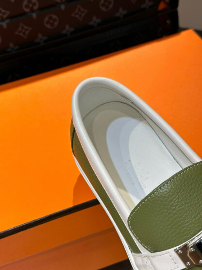 Hermès Classic Men's Green Soft and Durable Loafers - Image 9
