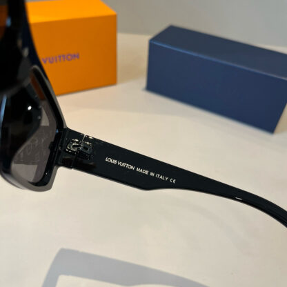 LOUIS VUITTON Fashion Sunglasses - Image 11