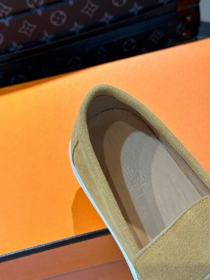 Hermès Classic Men's Apricot Soft and Durable Loafers - Image 9