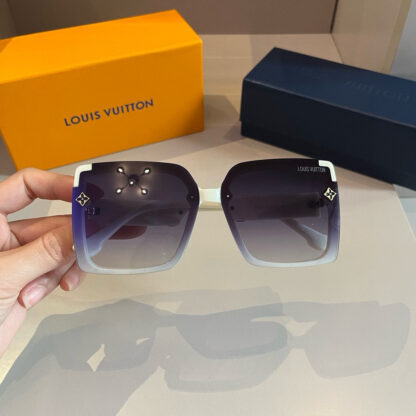 LOUIS VUITTON Fashion Sunglasses - Image 10