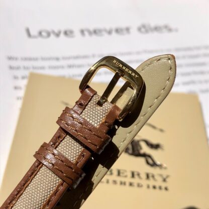 Burberry Classic Vintage Quartz Women's Watch - Image 9