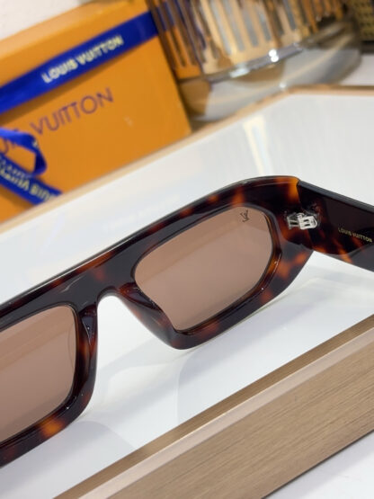 LOUIS VUITTON Fashion Sunglasses - Image 10