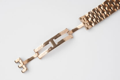 Cartier Classic Cheetah Series Elegant Watch - Image 8