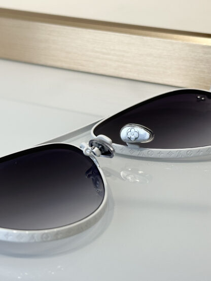 LOUIS VUITTON Fashion Sunglasses - Image 10