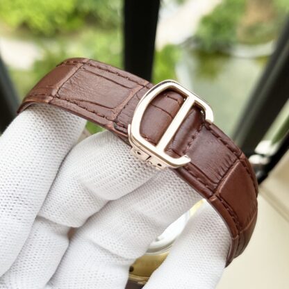 Cartier Elegant and Atmospheric Mechanical Watch - Image 8