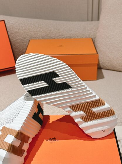 Hermes classic couple white comfortable casual sports shoes - Image 9