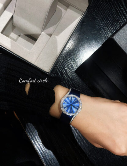 Piaget's unique watch with full charm and sparkle - Image 9