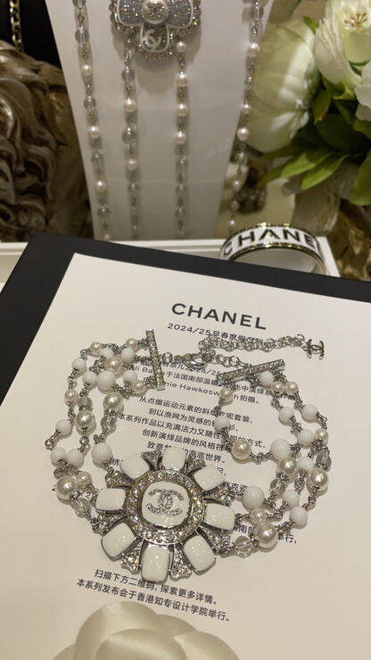 Chanel white enamel full diamond double C rhinestone rudder sunflower three-layer pearl chain necklace - Image 8