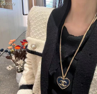 Chanel Vintage Fashion Heart Necklace - Image 9