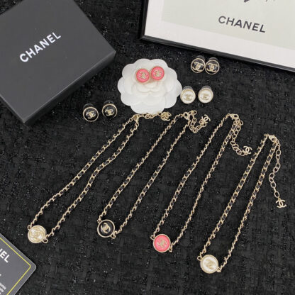 Chanel simple and elegant retro sweet necklace - Image 9