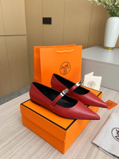 Hermès red thick heels are a must-have for a vacation - Image 9