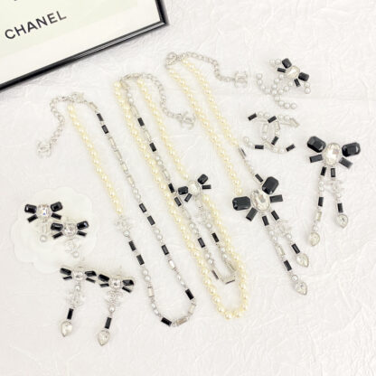 Chanel rhinestone bow pearl double necklace - Image 9