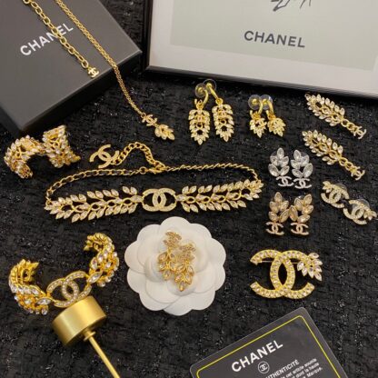 Chanel rhinestone double c wheat ear necklace - Image 9