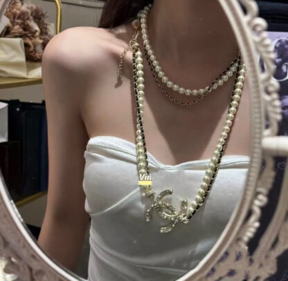 Chanel rhinestone textured double c pearl leather chain - Image 9