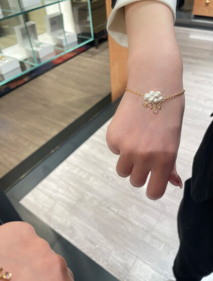 Vivienne Westwood Pearl Cloud Small Saturn Charm Bracelet - Image 9