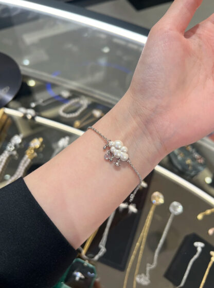 Vivienne Westwood Pearl Cloud Small Saturn Charm Bracelet - Image 9