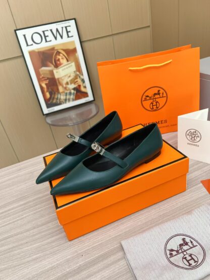 Hermès dark green thick heeled comfortable loafers are a must-have for vacation - Image 9