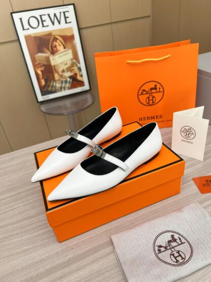 Hermès white thick heels are a must-have for vacations - Image 9