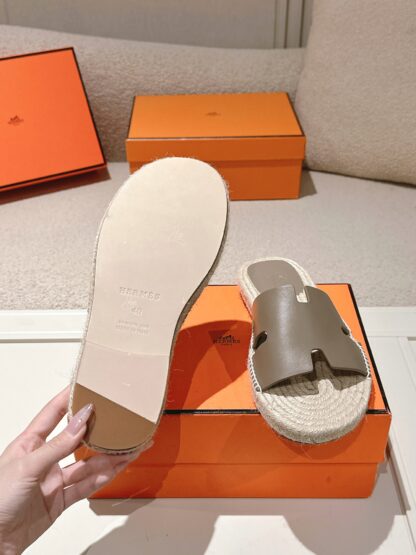 Hermes gray brown spring and summer comfortable and fashionable straw slippers - Image 9