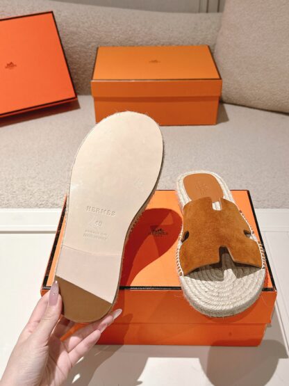 Hermès latest spring and summer dark brown refreshing and comfortable straw slippers - Image 9