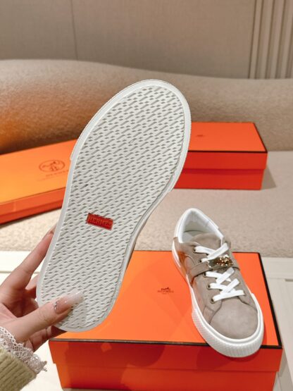 Hermes couple's gray and white Kelly shoe buckle classic flat casual shoes - Image 9