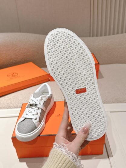 Hermes couple white and gray Kelly shoe buckle classic flat casual shoes - Image 9