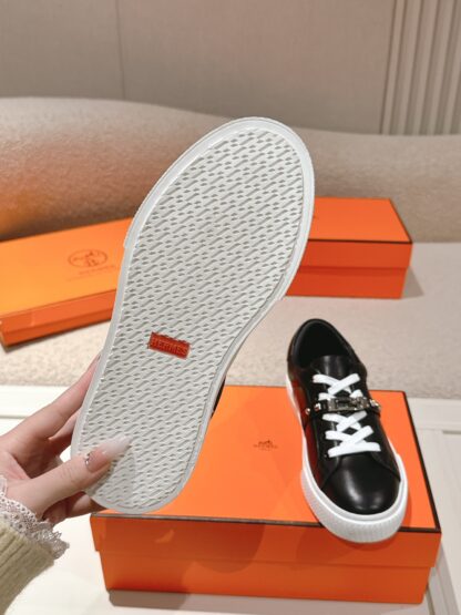 Hermes couple black and white kelly shoe buckle classic flat casual shoes - Image 9