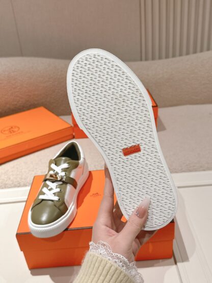 Hermes classic couple style white and green kelly buckle classic versatile casual shoes - Image 9