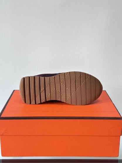 Hermès lightweight and versatile fashion dark red sneakers - Image 9