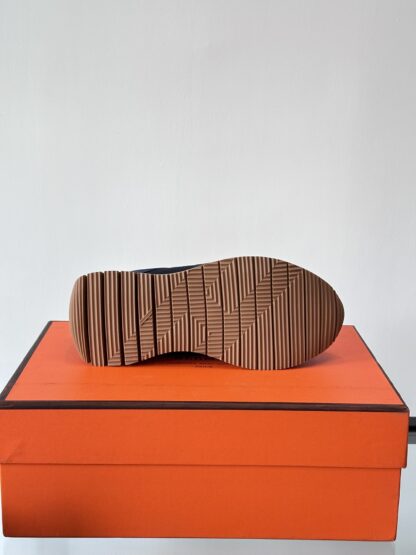 Hermès lightweight and versatile fashionable dark blue sneakers - Image 9