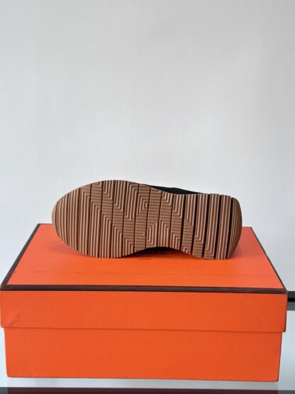 Hermès lightweight and versatile black sneakers - Image 9
