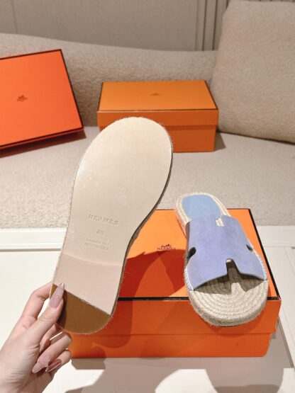 Hermès' latest light purple spring and summer refreshing and comfortable straw slippers - Image 9