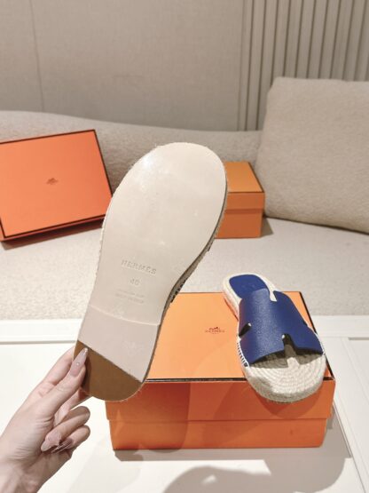 Hermès latest spring and summer dark blue refreshing and comfortable straw slippers - Image 9