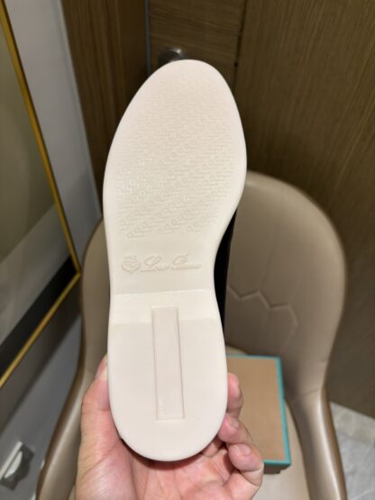 Hermès classic black high-end loafers - Image 9
