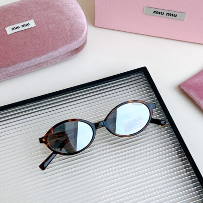 Miu Miu trendy fashion sunglasses - Image 9