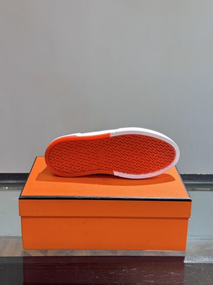 Hermes men's low-top comfortable black and white casual sneakers - Image 9