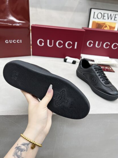 Gucci classic design German training elements catwalk model - Image 10